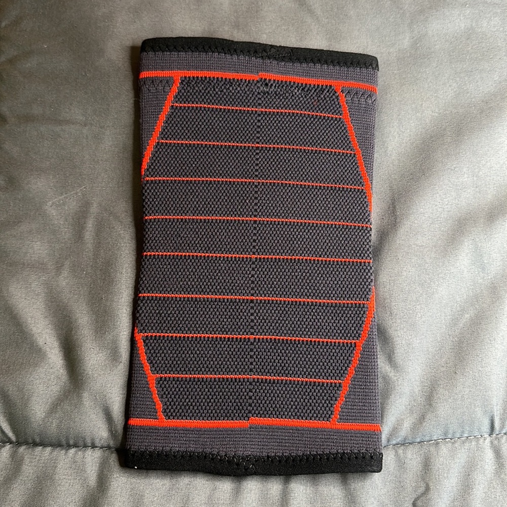Knee Compression Support Sleeve - Picture 4 of 9